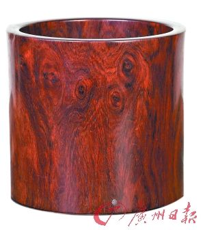 明代 黄花梨大笔筒。