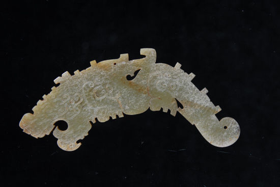 06-2虎形玉佩 山东沂水纪王崮春秋墓葬出土