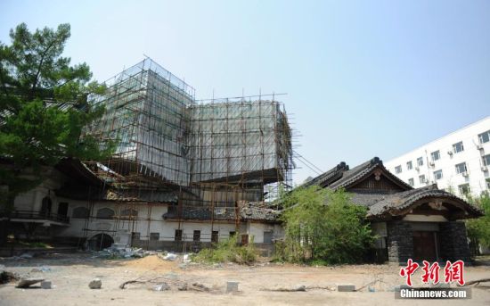 5月7日，被违建“压顶”的长春东本愿寺旧址。