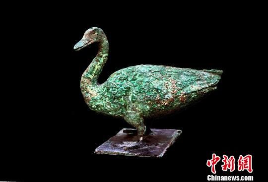 图为青铜凫雁。　秦始皇帝陵博物院　摄
