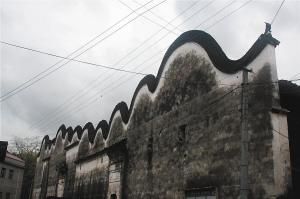 藏在深山的古建筑依然气派