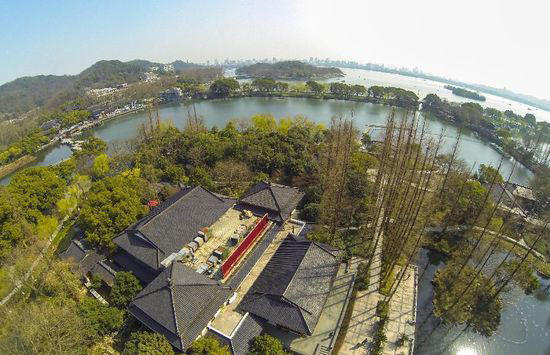 西湖景区内由会所成功转型的“开心茶馆”