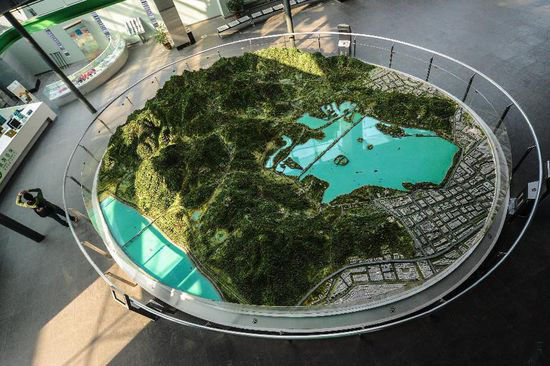 西湖博物馆内展示的西湖景区立体模型