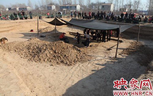 梁园区水池铺乡吴楼村惊现一座古墓