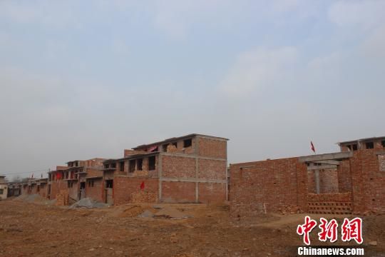 被称为别墅的村民自建房。侯伟胜　摄