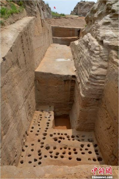 “虎落”留下的桩洞 陕西考古研究院 摄