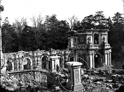 1873年拍摄的谐奇趣残迹，圆圈处就是类似的石刻构件