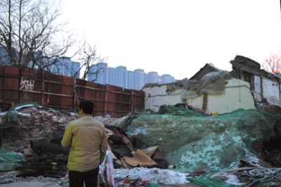 李万春故居已经落架完毕，具有保留价值的砖、瓦等已运至昌平由专人看管保存。 京华时报记者 王苡萱摄