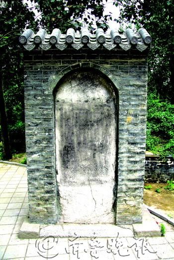 黄鹏2006年拍摄的张养浩墓碑文,文字保留尚完整。