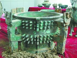 陕西石鼓山西周墓青铜器露真容