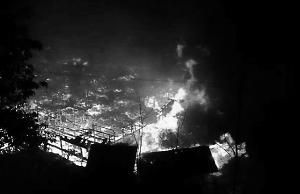 火灾现场照片。