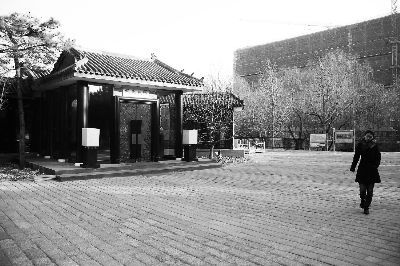 位于元大都遗址公园内部西侧的泓盛花园龙虾的价位是598元一斤。