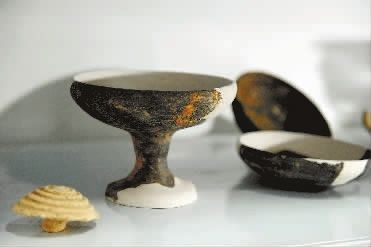 阳市兔子山遗址考古发掘出土的大量形状各异的陶器