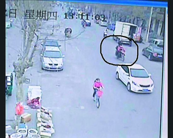 两名男子持玩具枪洗劫珠宝店 