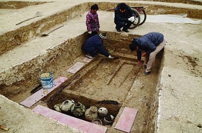 古墓群挖掘现场。图片均由淮安市博物馆提供