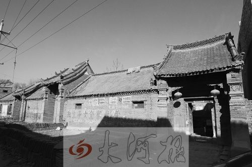 站在命运十字路口的安氏古宅，正等待专家论证的结果。