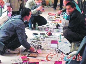 范罗岗商业城的古玩“天光墟”。