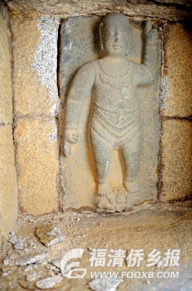 鳌江宝塔部分石像惨遭毁坏