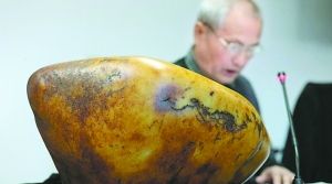 和田玉籽料是真是假？ 卖价200万和田玉籽料 真伪难辨打起官司