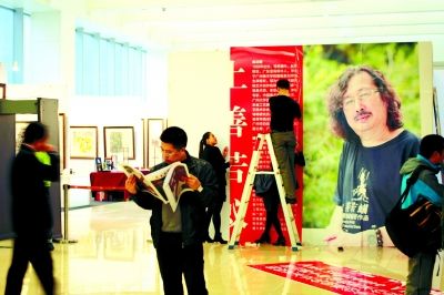 陈训勇展区在布展。