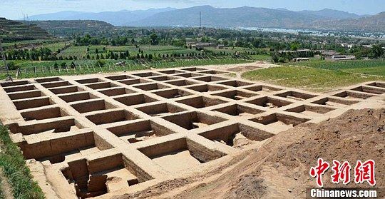 经过9个半月的年度发掘，位于甘肃天水市境内的著名的毛家坪遗址获得重大发现——墓葬、房址、陶窑、灶址、灰坑、灰沟等遗迹735处，其中墓葬153座。中新社发 侯红伟 摄