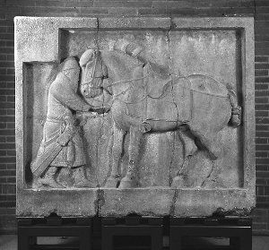 现藏于美国宾夕法尼亚大学考古与人类学博物馆的“昭陵六骏”中两件之一的“飒露紫”。资料图