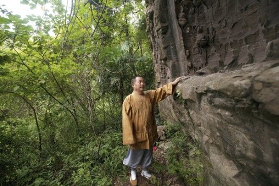 古清溪高梁寺住持释永明说起山中被盗走的佛像很心痛