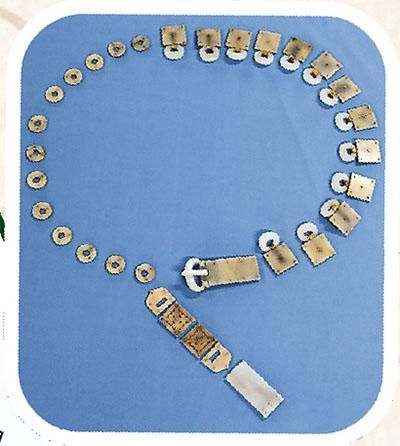 1号墓出土的蹀躞金玉带。新华社发