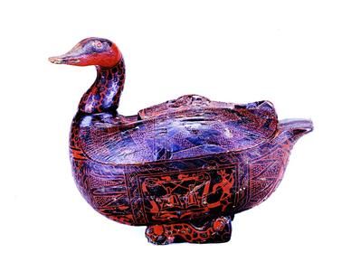 漆木雕鸳鸯型盒