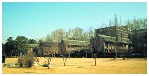 网传“北大将拆除民国建筑静园六院及静园草坪” 北大称将保护“静园六院”