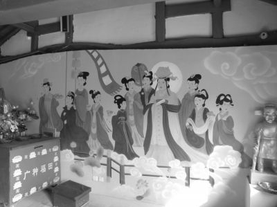 壁画“修复”后    刘 拓 摄