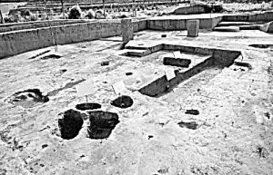 秦第一号陵园墓-大堡子山遗址，是全国重点文物保护单位