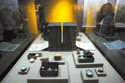 台北故宫展品，乾隆多宝槅。