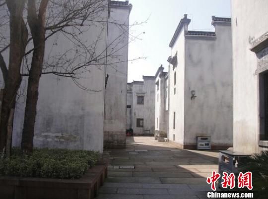 图为在建中的玉祁平湖城民间博物馆一角。　孙权　摄