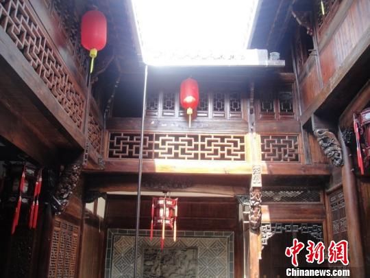 图为唐良恩收藏的22栋徽派建筑中的一所。　孙权　摄