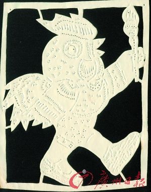 《鸡首人身》，管祥麟收藏的少见的苗族剪纸。