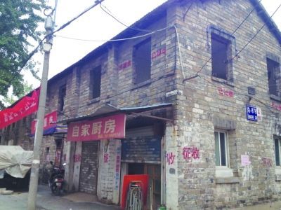 这些“城砖楼”用了大量的明城墙砖。扬子晚报记者 李冲 摄