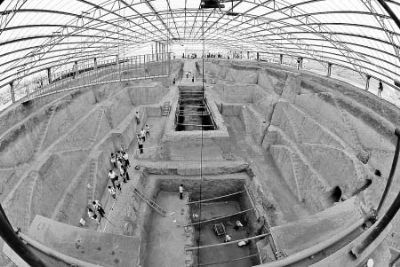 吕氏家族墓发掘现场