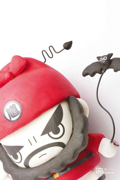 角色公仔组银奖作品《金重九首》，以清人朱笔钟馗发想，kuso手法设计公仔。