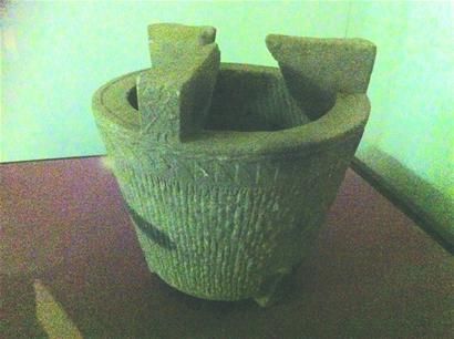 青岛三足石器文物