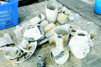 图③:被打捞上来的文物已经遭到破坏。(海南省文物局供图)