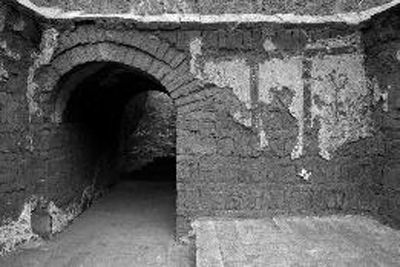 考古现场被破坏的壁画 主要案犯还曾从博物馆司机手中购得“伏羲女娲”唐代绢画，倒卖给他人，其中一幅为国家一级文物