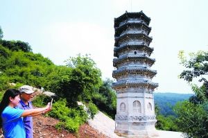 经过四个多月的紧张施工，八大处姚家寺塔抢救性修缮工程竣工。本报记者 吴镝摄