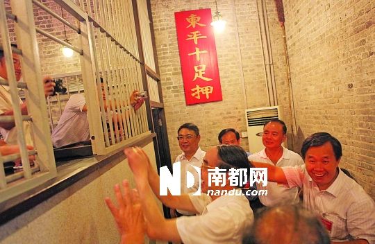 昨日，省政协委员视察东平大押。南都记者 冯宙锋 摄