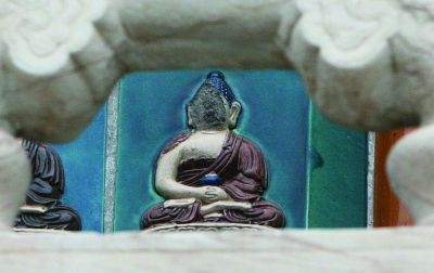 善因殿佛像也有损坏 摄/记者 王贺健