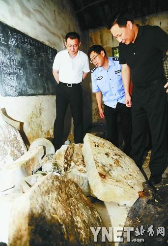 一级文物变成了一堆大石块