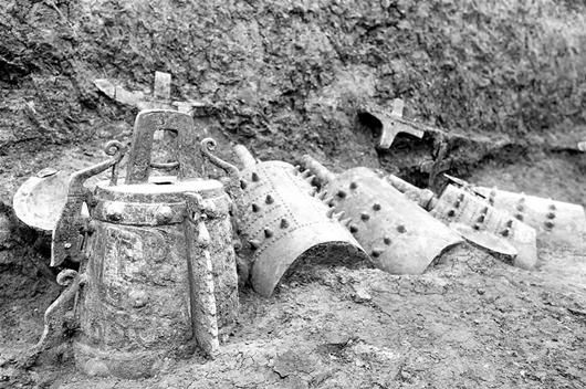 图为：出土编钟