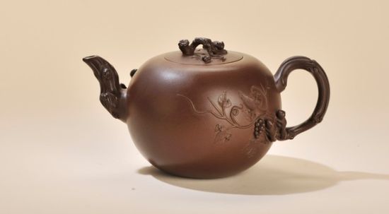 施福生制老紫泥松鼠戏葡萄壶 第十六届海峡艺术品交流会作品