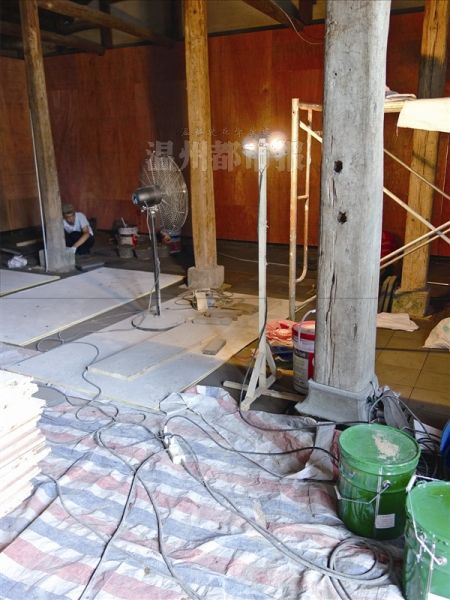 正在整修的展览馆。记者郑俊杰/摄