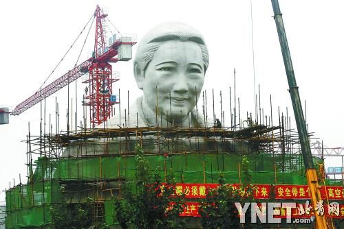2011年“宋庆龄雕像”开始修建时，就引发媒体关注供图/CFP